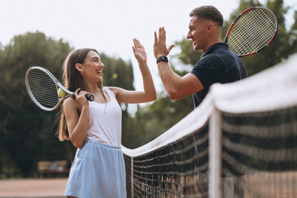 beneficios de jugar al tenis