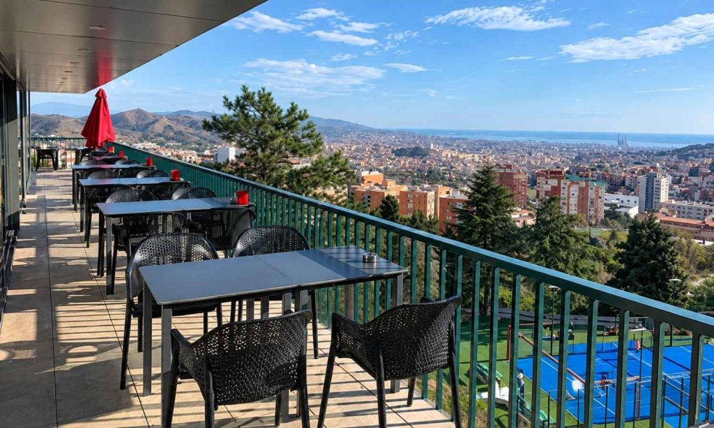 Terraza con vistas a Barcelona para realizar fotografías con un fondo urbano